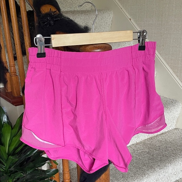 Lululemon Hotty Hot Women's Pink Fushia Shorts - Picture 1 of 10